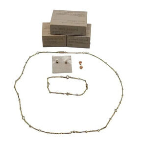 Avon Simulated Diamond Stud Earrings Necklace Bracelet Set Vintage 1984 in Box